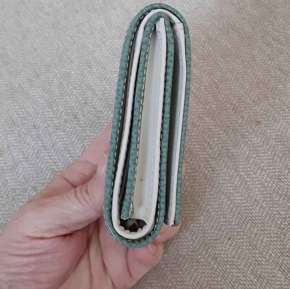 Levenger Green Leather Women's Wallet - Picture 8 of 11